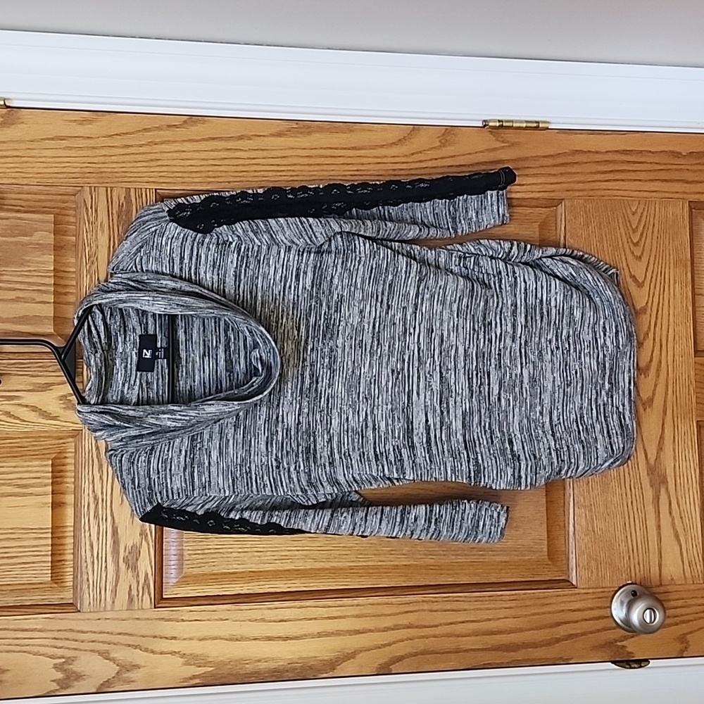 Scoop neck top